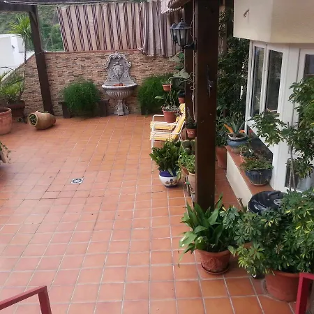 Alhambra בית נופש *